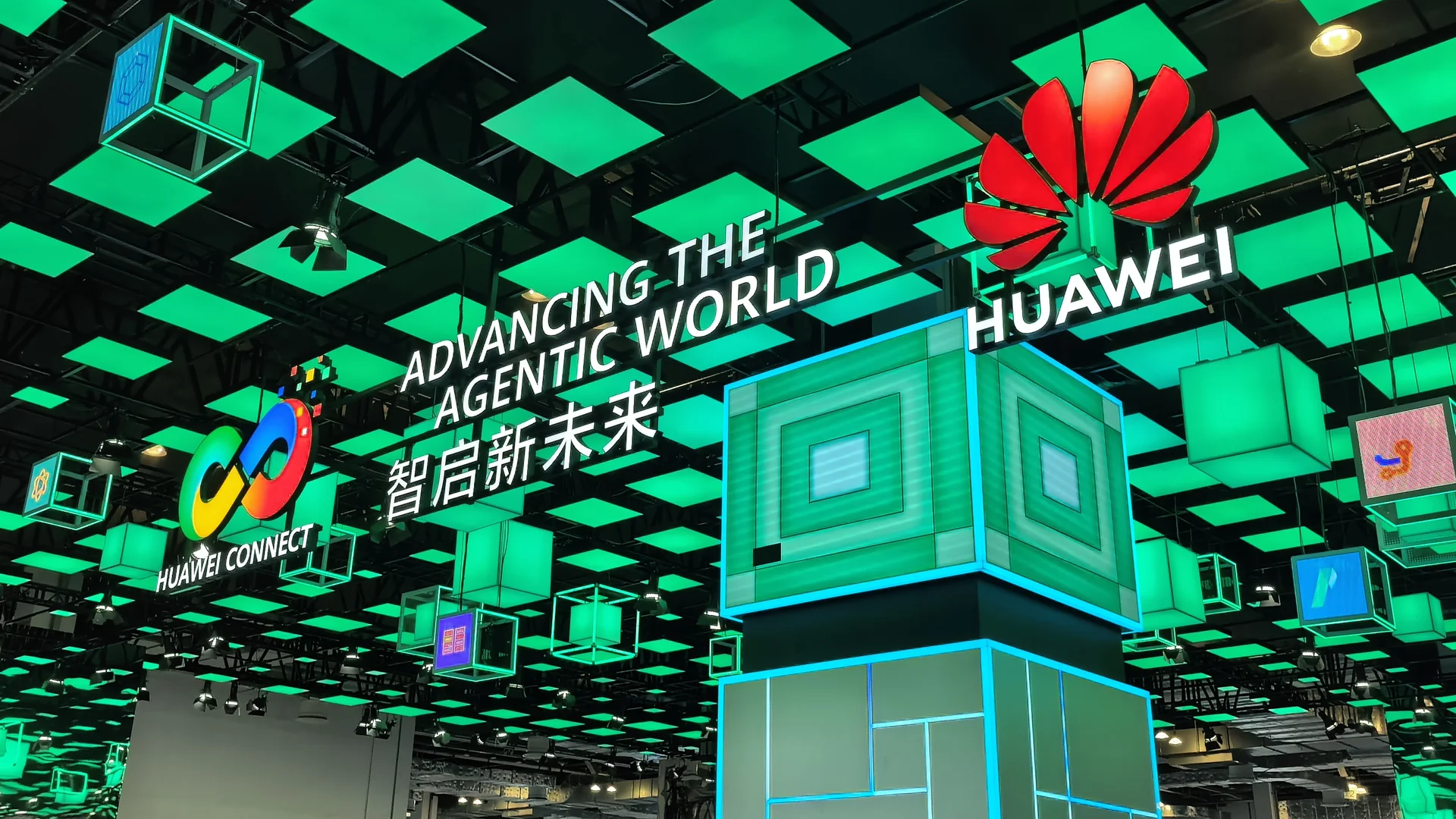 Huawei představil nové technologie pro AI, propojí až milion procesorů